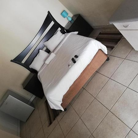 Good Living Bed And Breakfast Windhoek Luaran gambar