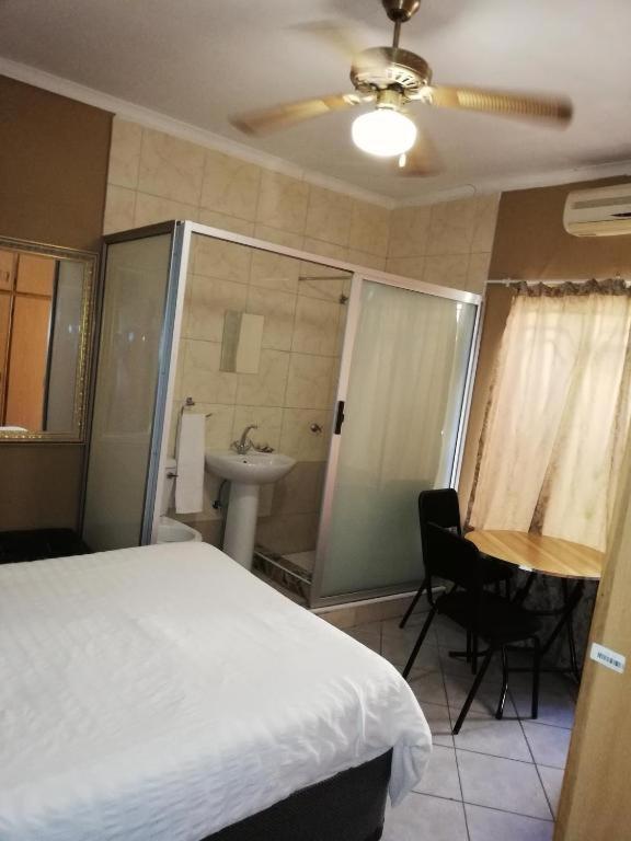 Good Living Bed And Breakfast Windhoek Luaran gambar
